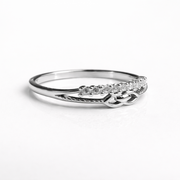 Elegant Stone Curve Ring